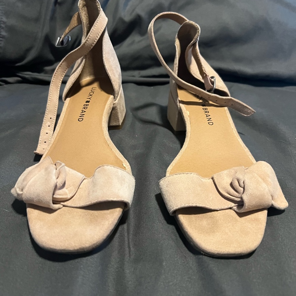 Lucky Brand Tan Sandals with Ankle Straps and Knot Detail